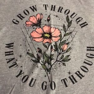 Floral gypsy fitted tee XXL grey pink poppy grow through what you go through 🌸
